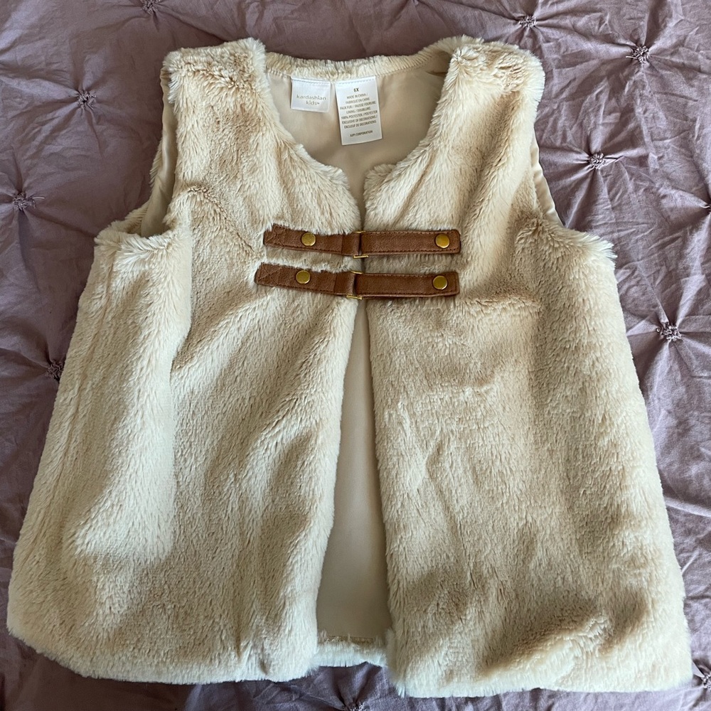 Kardashian Kids Girls Faux Fur Vest with Buckle Closure. Size 6x. Color Cream.